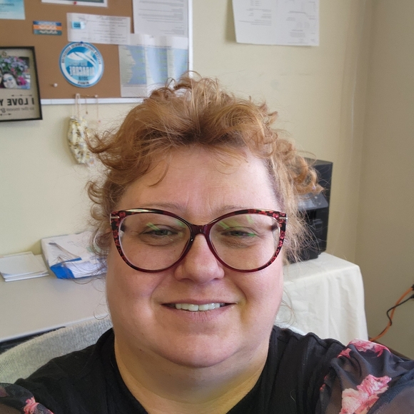 Meet your Posher, Shelly - Picture 1 of 2